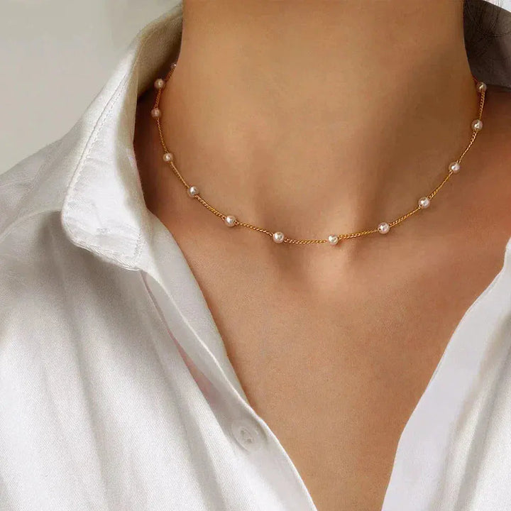 Gold pearl necklace
