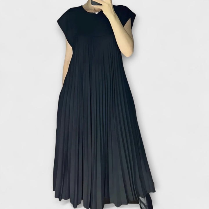 Zairelle – Elegant Pleated Dress